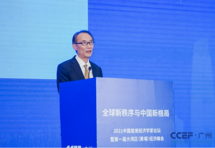 10月21日，夏斌出席“  2021中国首席经济学家论坛暨第一届大湾区（黄埔）经济峰会”